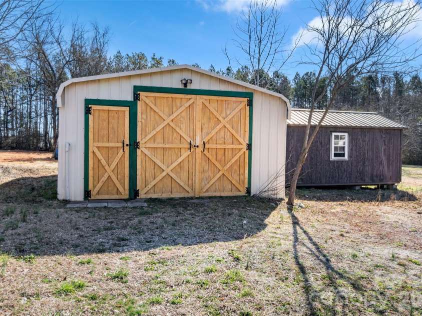 179 Stephens Lane, Thomasville, NC 27360.  MLS# CAR4376803, YatesRealty ID 18948. 