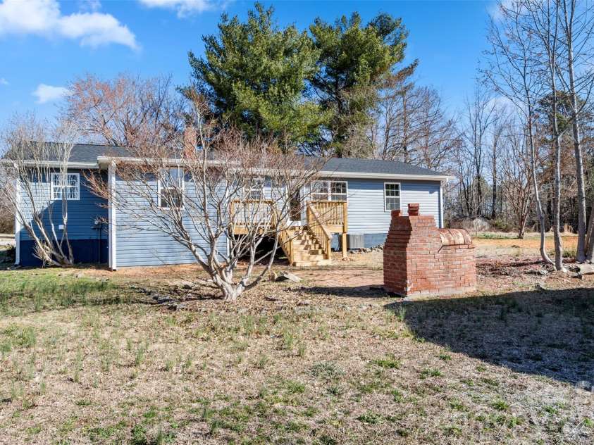 179 Stephens Lane, Thomasville, NC 27360.  MLS# CAR4376803, YatesRealty ID 18948. 