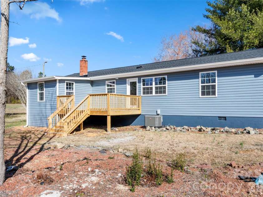 179 Stephens Lane, Thomasville, NC 27360.  MLS# CAR4376803, YatesRealty ID 18948. 