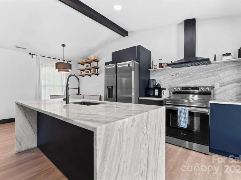 5501 Joyce Drive, Charlotte, NC 28215.  MLS# CAR4237647, YatesRealty ID 18949. 