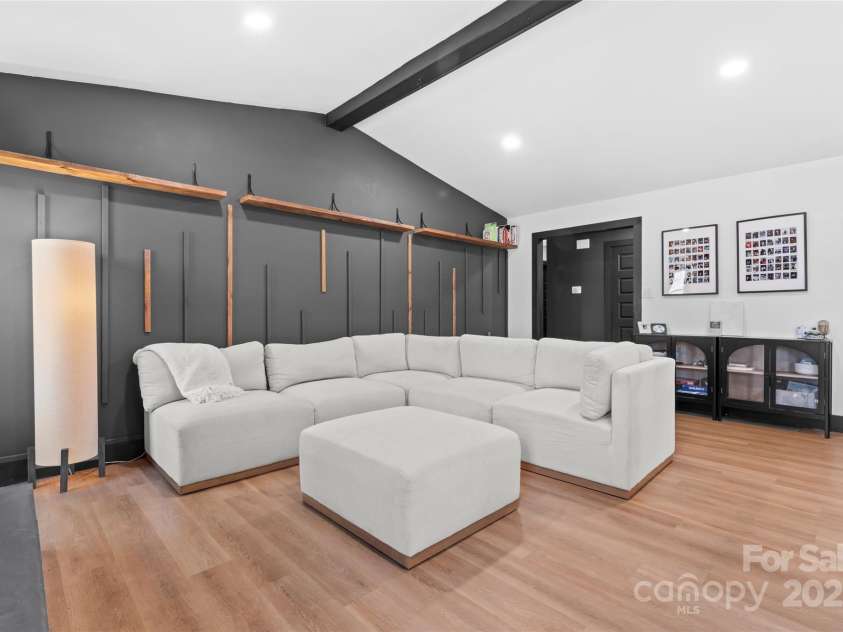 5501 Joyce Drive, Charlotte, NC 28215.  MLS# CAR4237647, YatesRealty ID 18949. 