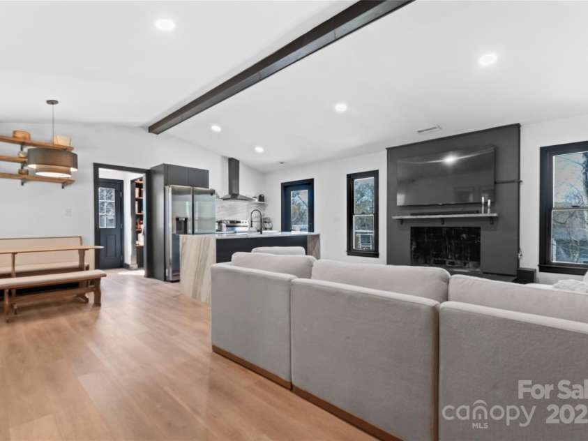 5501 Joyce Drive, Charlotte, NC 28215.  MLS# CAR4237647, YatesRealty ID 18949. 