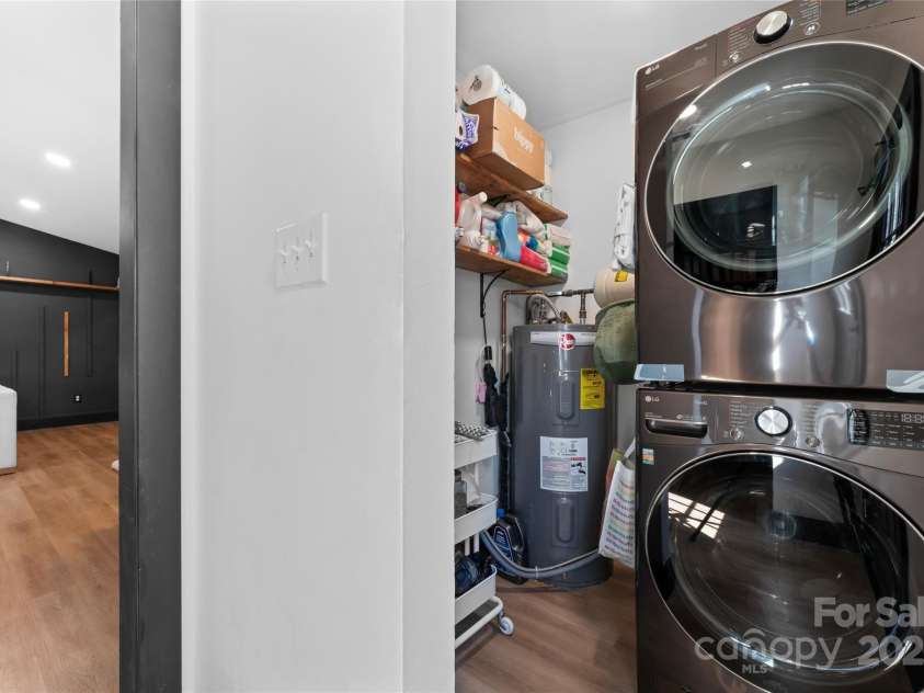 5501 Joyce Drive, Charlotte, NC 28215.  MLS# CAR4237647, YatesRealty ID 18949. 