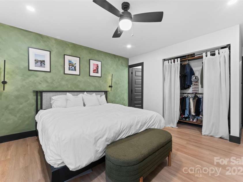 5501 Joyce Drive, Charlotte, NC 28215.  MLS# CAR4237647, YatesRealty ID 18949. 