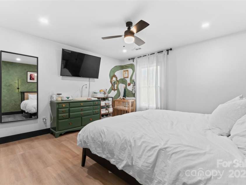 5501 Joyce Drive, Charlotte, NC 28215.  MLS# CAR4237647, YatesRealty ID 18949. 