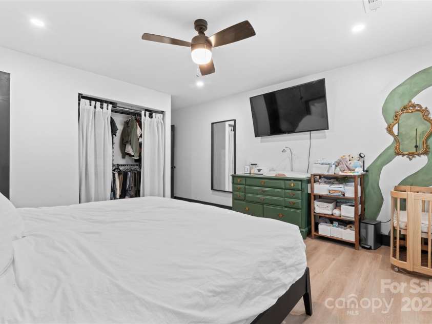 5501 Joyce Drive, Charlotte, NC 28215.  MLS# CAR4237647, YatesRealty ID 18949. 