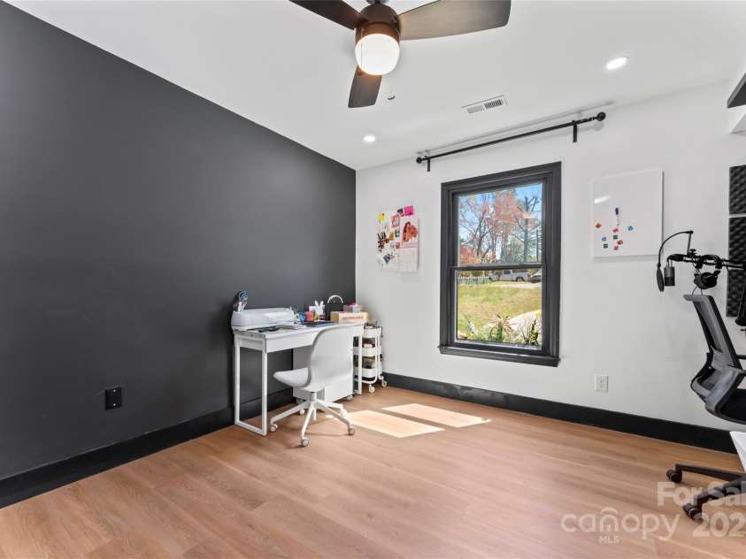 5501 Joyce Drive, Charlotte, NC 28215.  MLS# CAR4237647, YatesRealty ID 18949. 