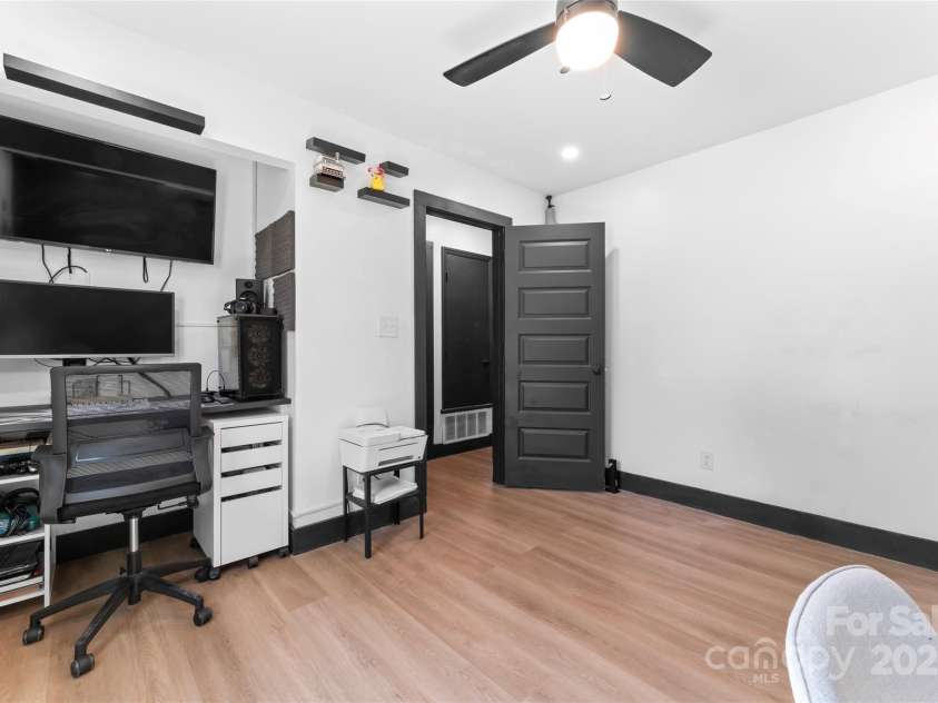 5501 Joyce Drive, Charlotte, NC 28215.  MLS# CAR4237647, YatesRealty ID 18949. 