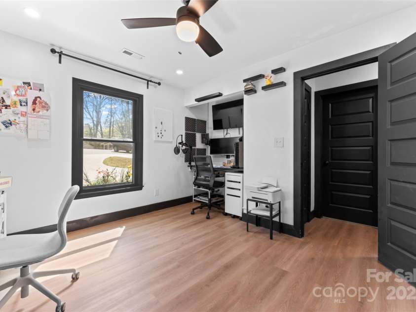 5501 Joyce Drive, Charlotte, NC 28215.  MLS# CAR4237647, YatesRealty ID 18949. 