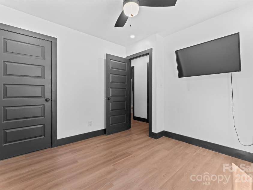 5501 Joyce Drive, Charlotte, NC 28215.  MLS# CAR4237647, YatesRealty ID 18949. 