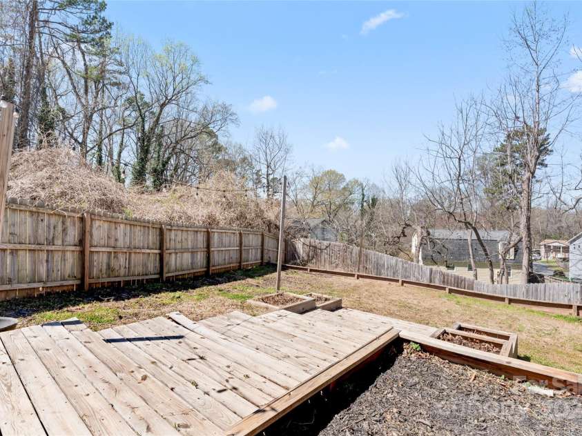 5501 Joyce Drive, Charlotte, NC 28215.  MLS# CAR4237647, YatesRealty ID 18949. 