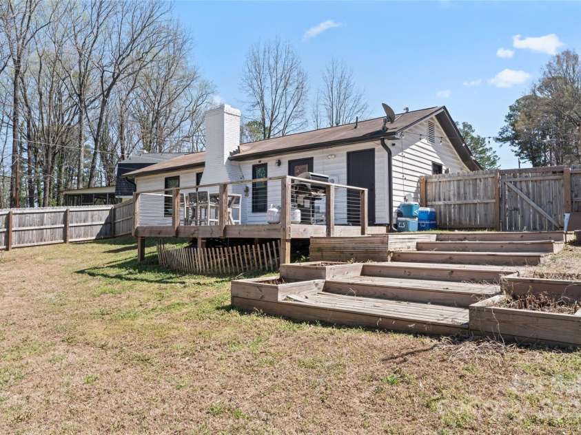 5501 Joyce Drive, Charlotte, NC 28215.  MLS# CAR4237647, YatesRealty ID 18949. 