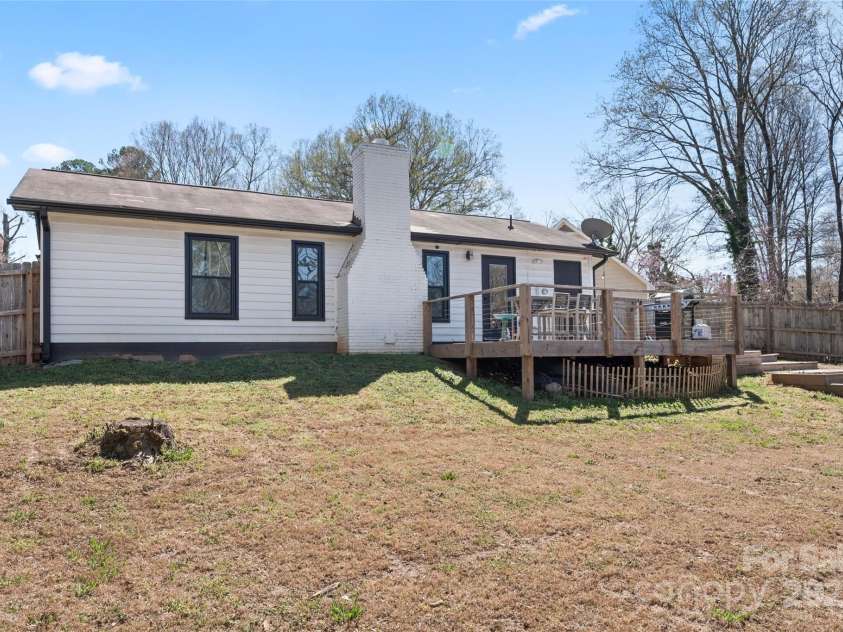 5501 Joyce Drive, Charlotte, NC 28215.  MLS# CAR4237647, YatesRealty ID 18949. 