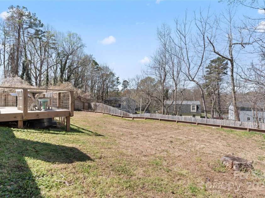 5501 Joyce Drive, Charlotte, NC 28215.  MLS# CAR4237647, YatesRealty ID 18949. 