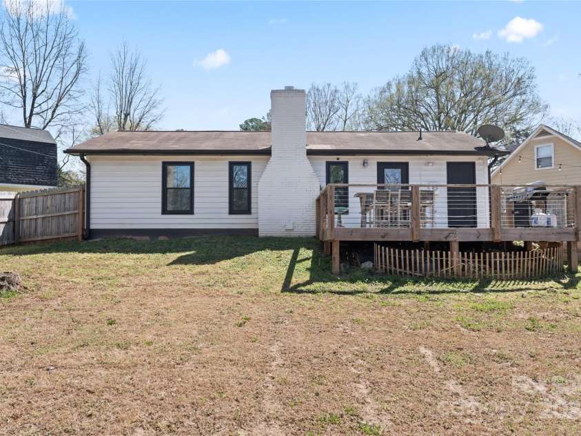 5501 Joyce Drive, Charlotte, NC 28215.  MLS# CAR4237647, YatesRealty ID 18949. 