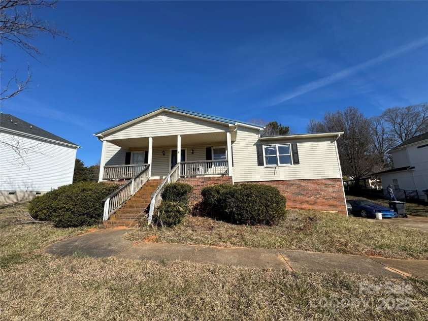 7201 Gilead Road, Huntersville, NC 28078.  MLS# CAR4225185, YatesRealty ID 1895. 