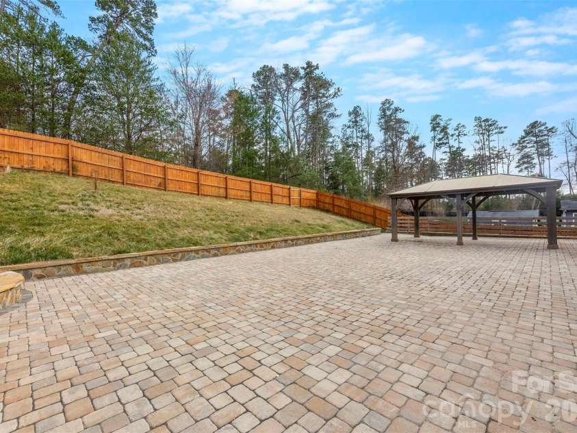 1201 Mckee Farm Lane, Belmont, NC 28012.  MLS# CAR4351148, YatesRealty ID 18950. 