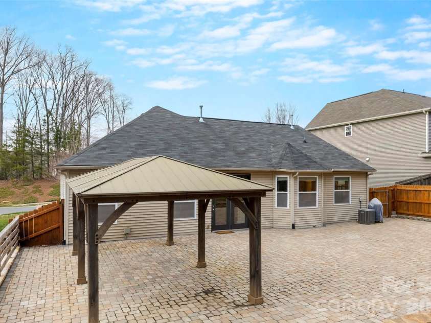 1201 Mckee Farm Lane, Belmont, NC 28012.  MLS# CAR4351148, YatesRealty ID 18950. 