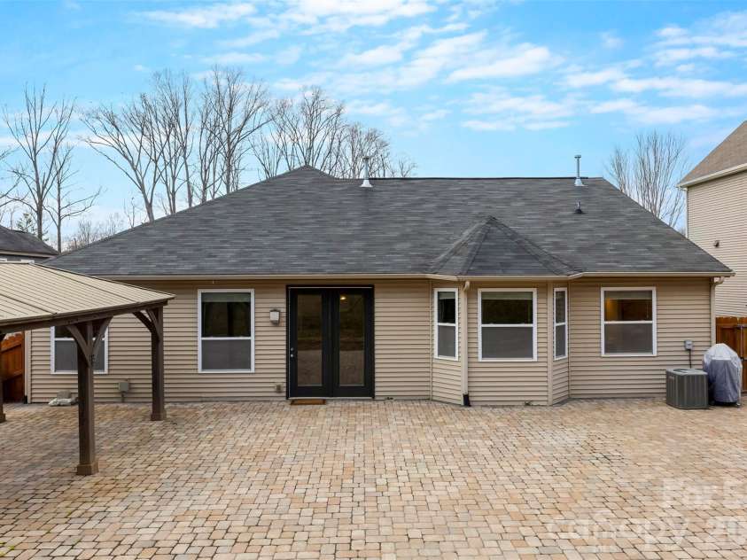 1201 Mckee Farm Lane, Belmont, NC 28012.  MLS# CAR4351148, YatesRealty ID 18950. 