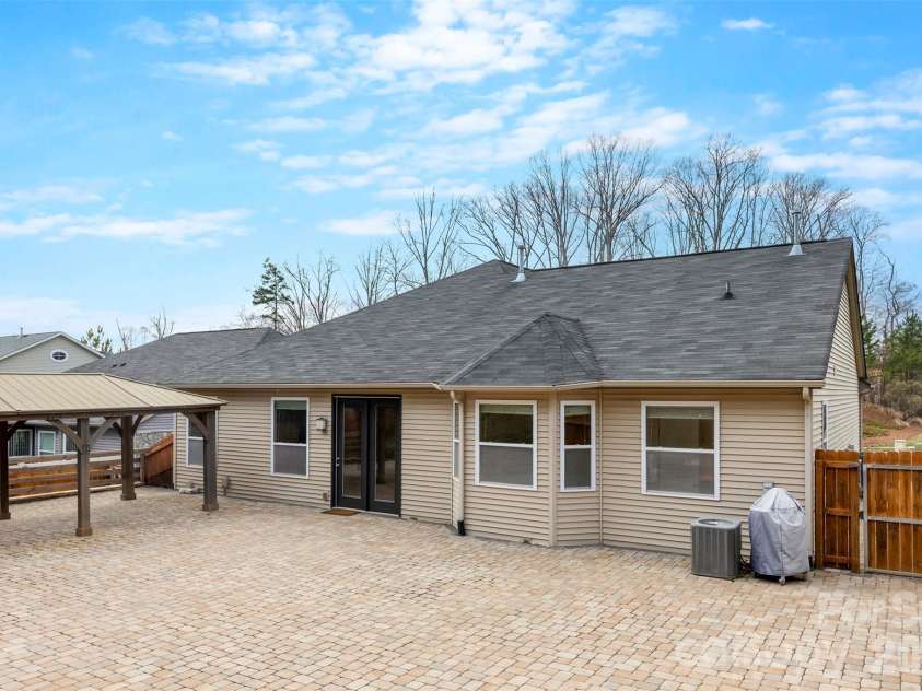 1201 Mckee Farm Lane, Belmont, NC 28012.  MLS# CAR4351148, YatesRealty ID 18950. 