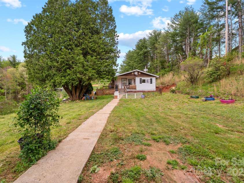 68 Upper White Oak Road, Mars Hill, NC 28754.  MLS# CAR4251808, YatesRealty ID 18950. 