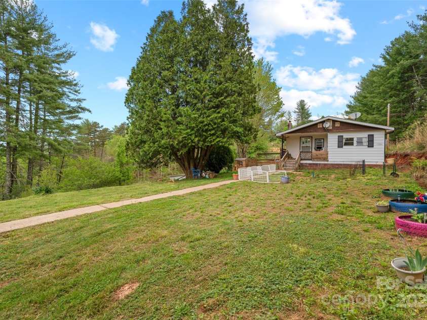 68 Upper White Oak Road, Mars Hill, NC 28754.  MLS# CAR4251808, YatesRealty ID 18950. 