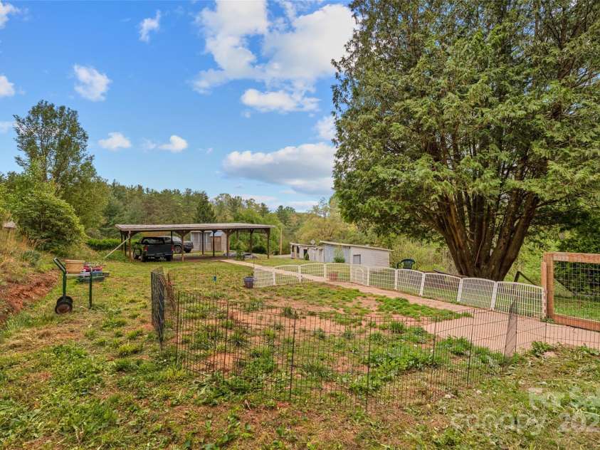 68 Upper White Oak Road, Mars Hill, NC 28754.  MLS# CAR4251808, YatesRealty ID 18950. 