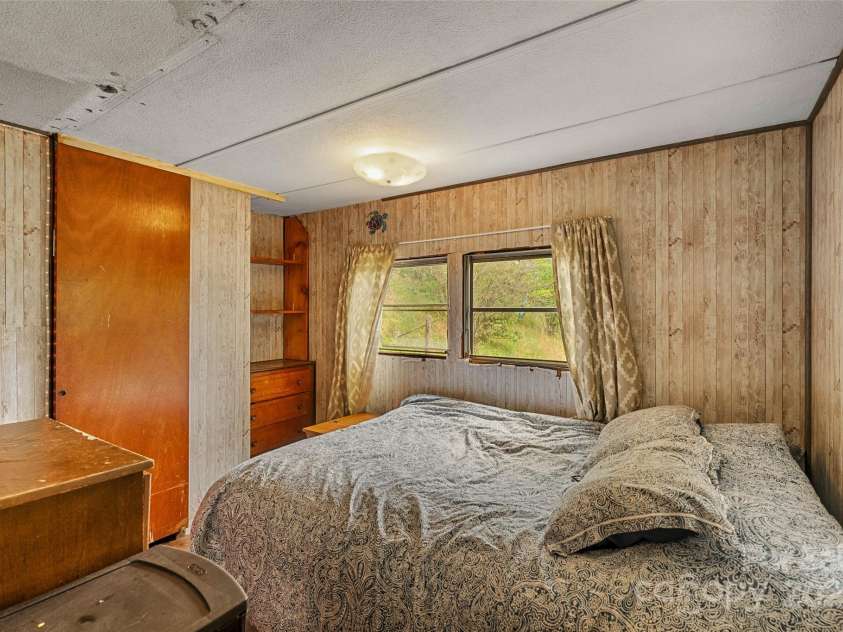 68 Upper White Oak Road, Mars Hill, NC 28754.  MLS# CAR4251808, YatesRealty ID 18950. 