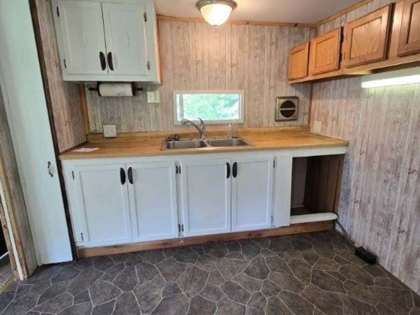 68 Upper White Oak Road, Mars Hill, NC 28754.  MLS# CAR4251808, YatesRealty ID 18950. 