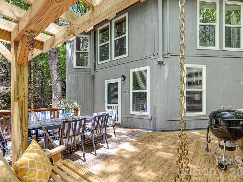 125 Pond Creek Road, Beech Mountain, NC 28604.  MLS# CAR4376008, YatesRealty ID 18951. 