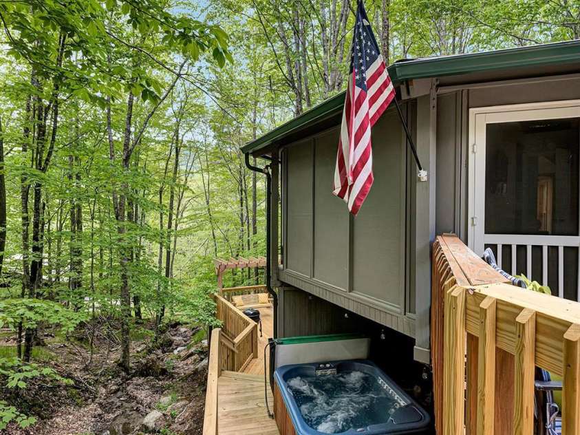 125 Pond Creek Road, Beech Mountain, NC 28604.  MLS# CAR4376008, YatesRealty ID 18951. 