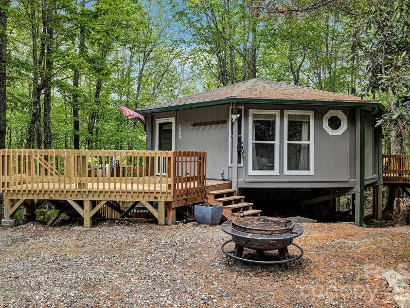 125 Pond Creek Road, Beech Mountain, NC 28604.  MLS# CAR4376008, YatesRealty ID 18951. 