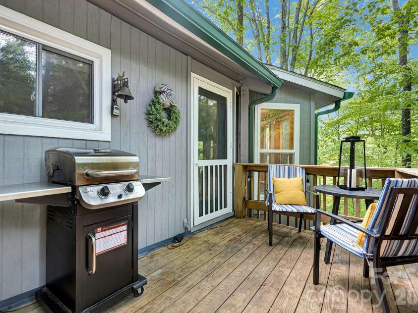 125 Pond Creek Road, Beech Mountain, NC 28604.  MLS# CAR4376008, YatesRealty ID 18951. 