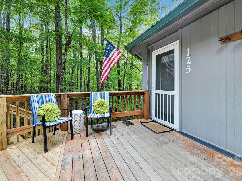 125 Pond Creek Road, Beech Mountain, NC 28604.  MLS# CAR4376008, YatesRealty ID 18951. 