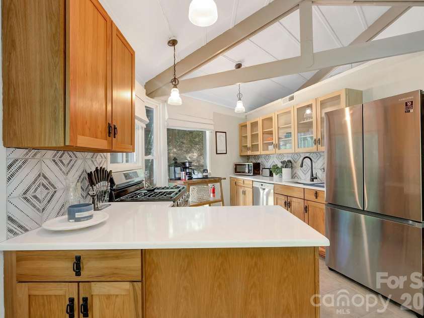 125 Pond Creek Road, Beech Mountain, NC 28604.  MLS# CAR4376008, YatesRealty ID 18951. Fully equipped kitchen with gas range and stainless steel appliances!