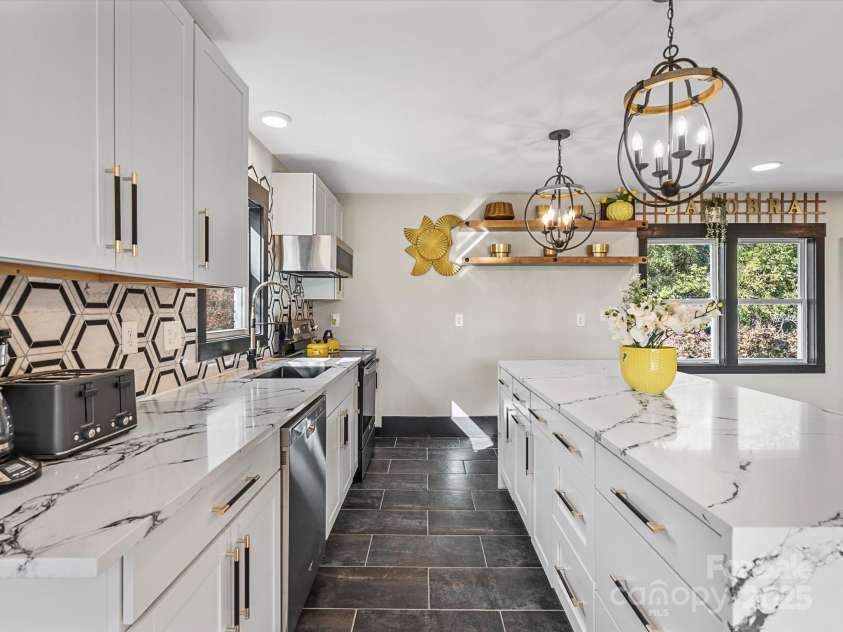 2701 Old North Sharon Amity Road, Charlotte, NC 28205.  MLS# CAR4248104, YatesRealty ID 18951. 