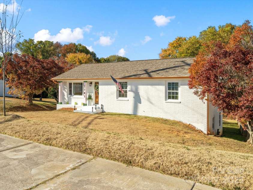 2701 Old North Sharon Amity Road, Charlotte, NC 28205.  MLS# CAR4248104, YatesRealty ID 18951. 