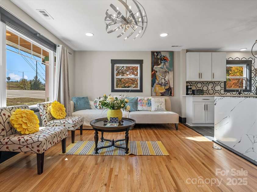 2701 Old North Sharon Amity Road, Charlotte, NC 28205.  MLS# CAR4248104, YatesRealty ID 18951. 