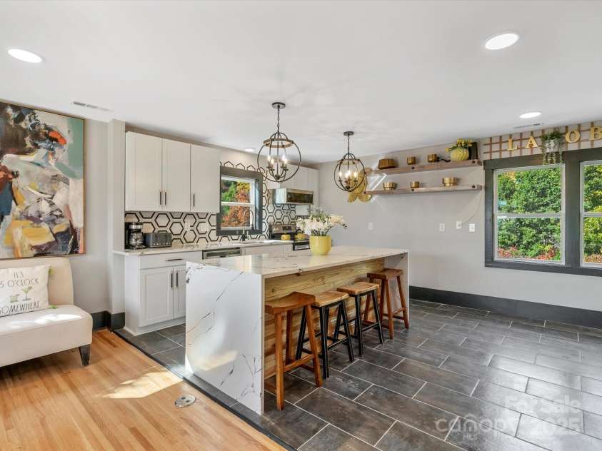 2701 Old North Sharon Amity Road, Charlotte, NC 28205.  MLS# CAR4248104, YatesRealty ID 18951. 