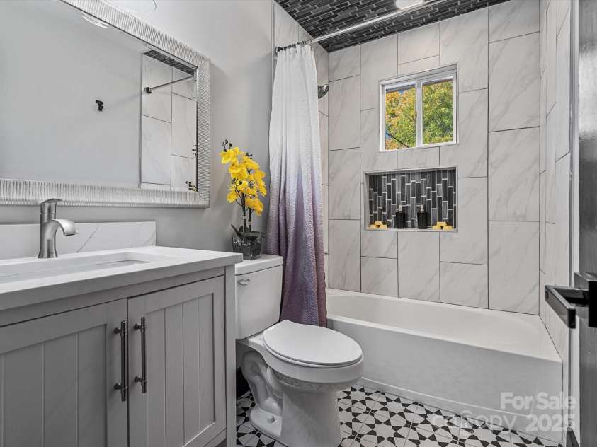 2701 Old North Sharon Amity Road, Charlotte, NC 28205.  MLS# CAR4248104, YatesRealty ID 18951. 