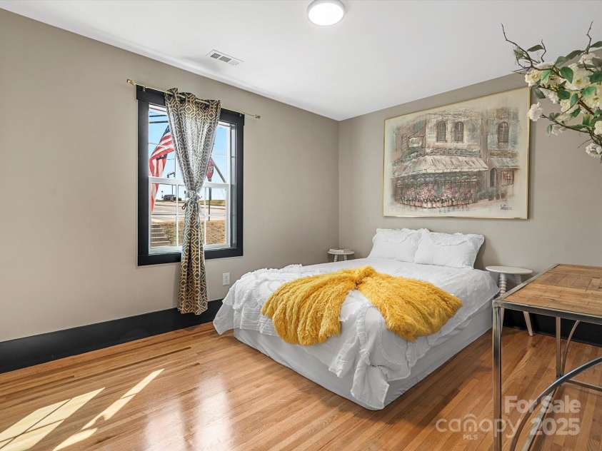 2701 Old North Sharon Amity Road, Charlotte, NC 28205.  MLS# CAR4248104, YatesRealty ID 18951. 