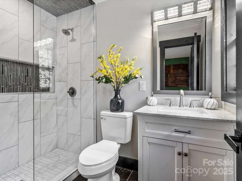 2701 Old North Sharon Amity Road, Charlotte, NC 28205.  MLS# CAR4248104, YatesRealty ID 18951. 