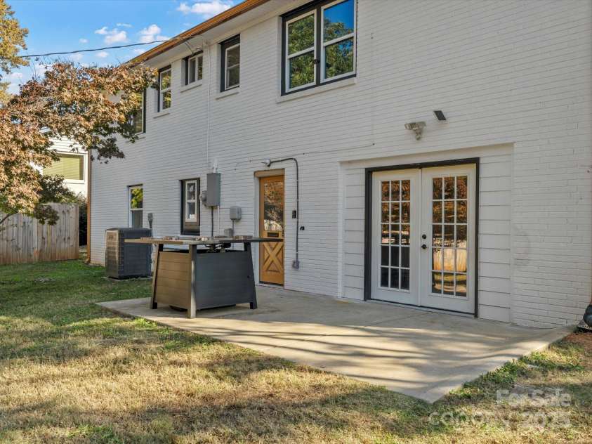 2701 Old North Sharon Amity Road, Charlotte, NC 28205.  MLS# CAR4248104, YatesRealty ID 18951. 