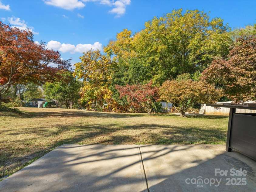 2701 Old North Sharon Amity Road, Charlotte, NC 28205.  MLS# CAR4248104, YatesRealty ID 18951. 
