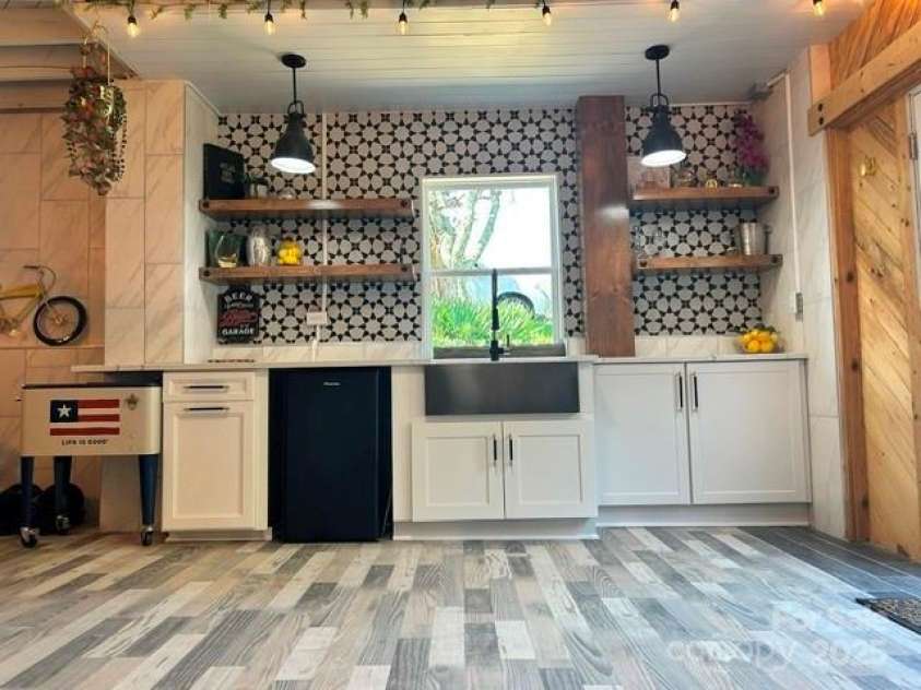 2701 Old North Sharon Amity Road, Charlotte, NC 28205.  MLS# CAR4248104, YatesRealty ID 18951. 