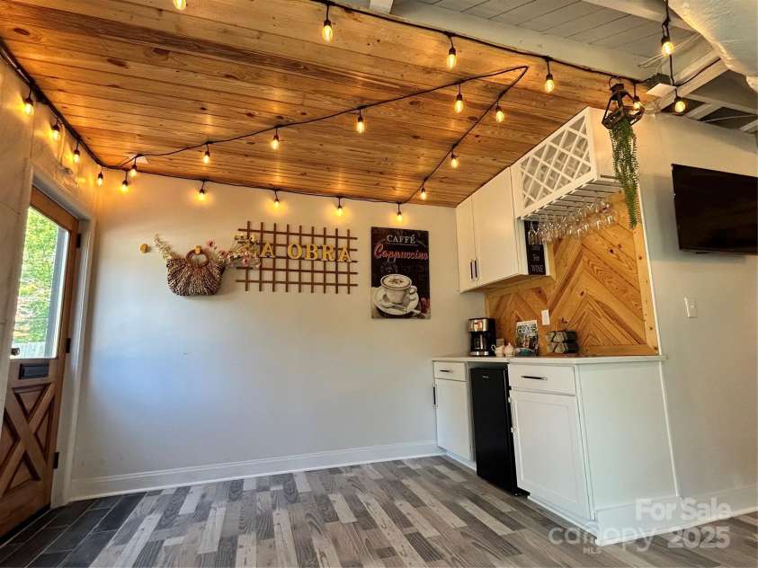 2701 Old North Sharon Amity Road, Charlotte, NC 28205.  MLS# CAR4248104, YatesRealty ID 18951. 