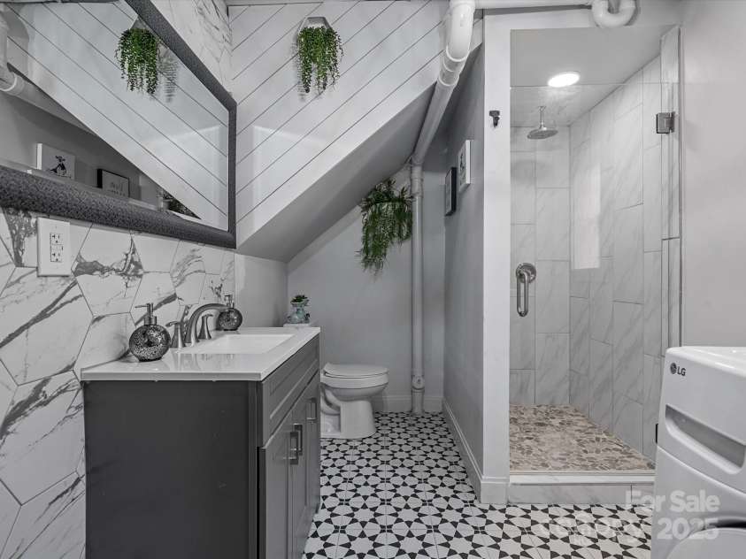 2701 Old North Sharon Amity Road, Charlotte, NC 28205.  MLS# CAR4248104, YatesRealty ID 18951. 