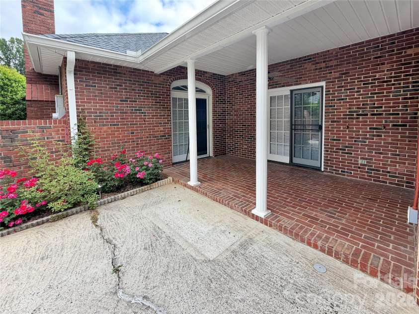 3712 Bryantcole Way, Gastonia, NC 28056.  MLS# CAR4375354, YatesRealty ID 18952. 