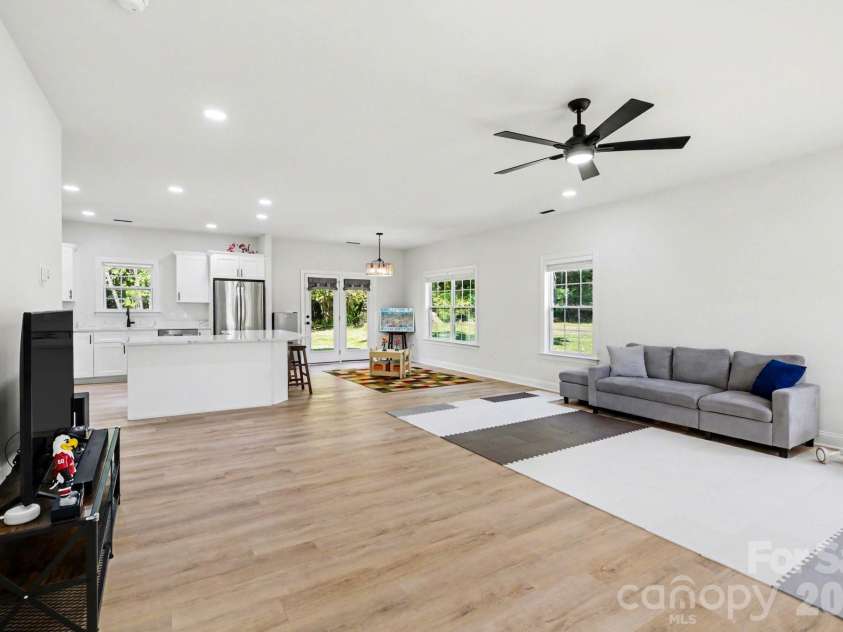 5305 Ridgefall Road, Greensboro, NC 27410.  MLS# CAR4371790, YatesRealty ID 18953. 