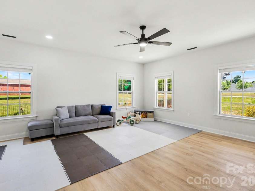 5305 Ridgefall Road, Greensboro, NC 27410.  MLS# CAR4371790, YatesRealty ID 18953. 